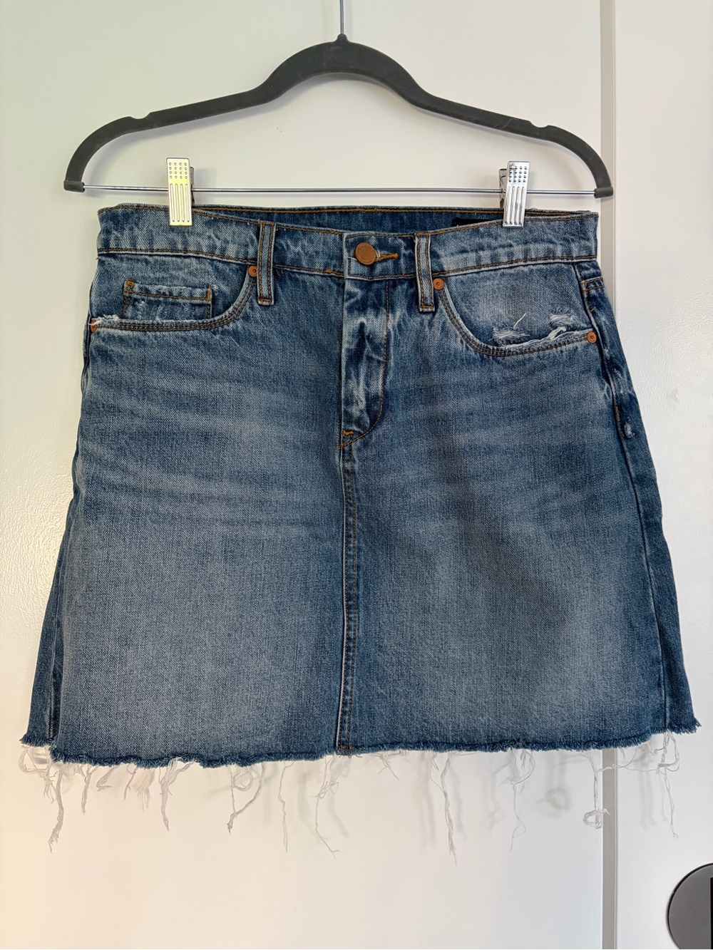 [Blank NYC] Denim Frayed-Hem Mini Skirt